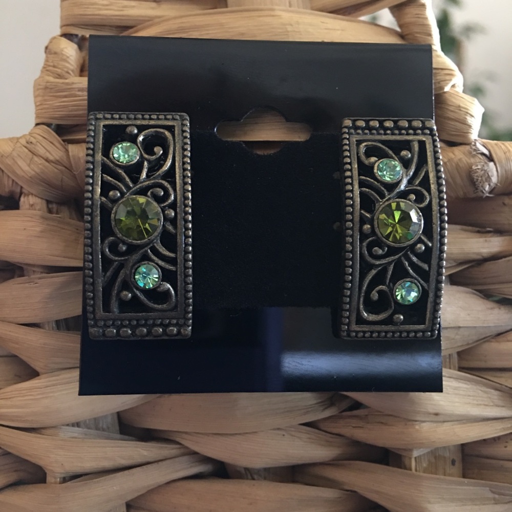 Vintage estate green glass stone pierced earrings